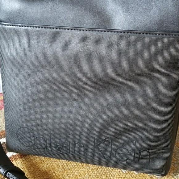 Calvin Klein Black Mens Faux Leather Crossbody Bag - Picture 3 of 8